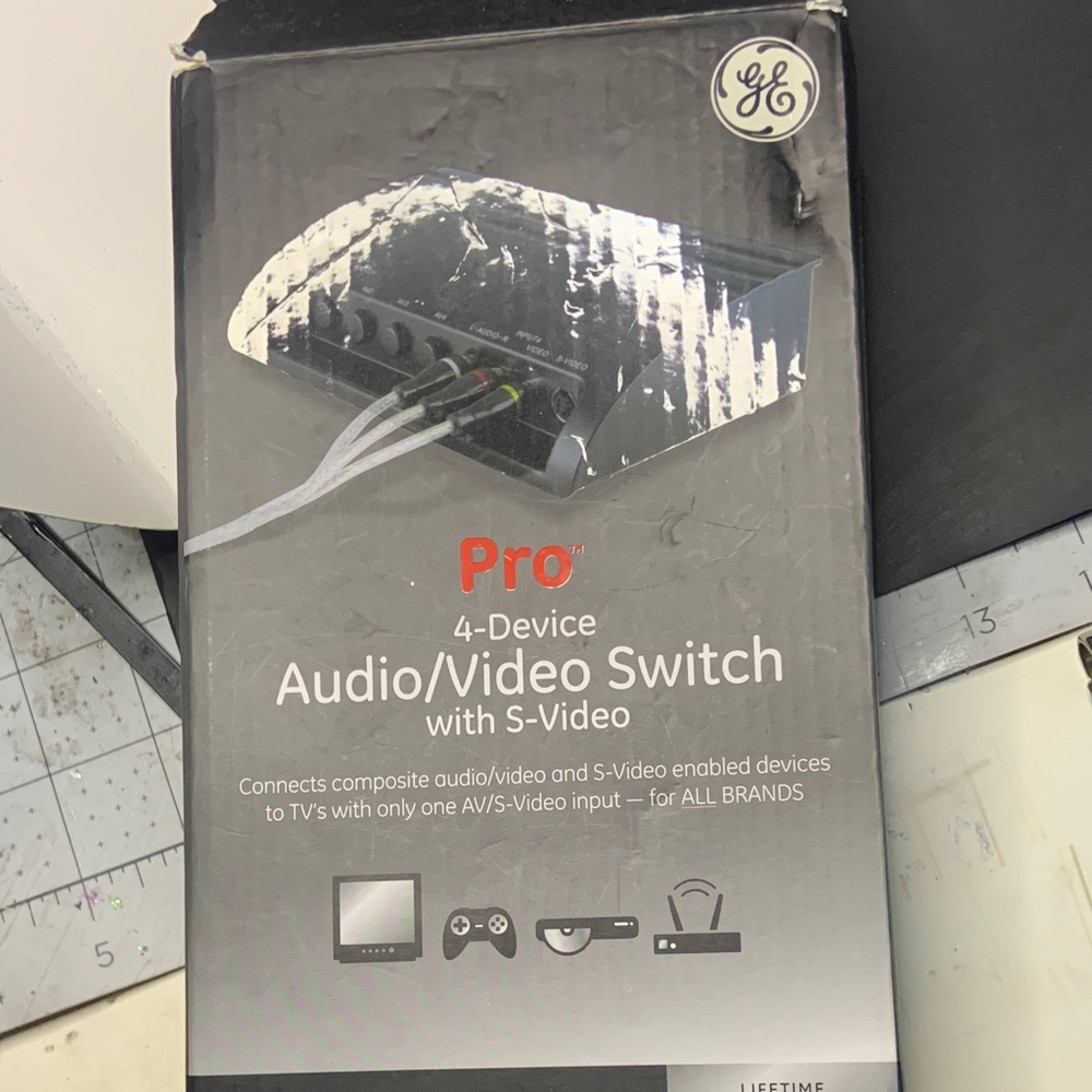 GE Pro 4-Device Audio/Video Switch with S-Video - Black